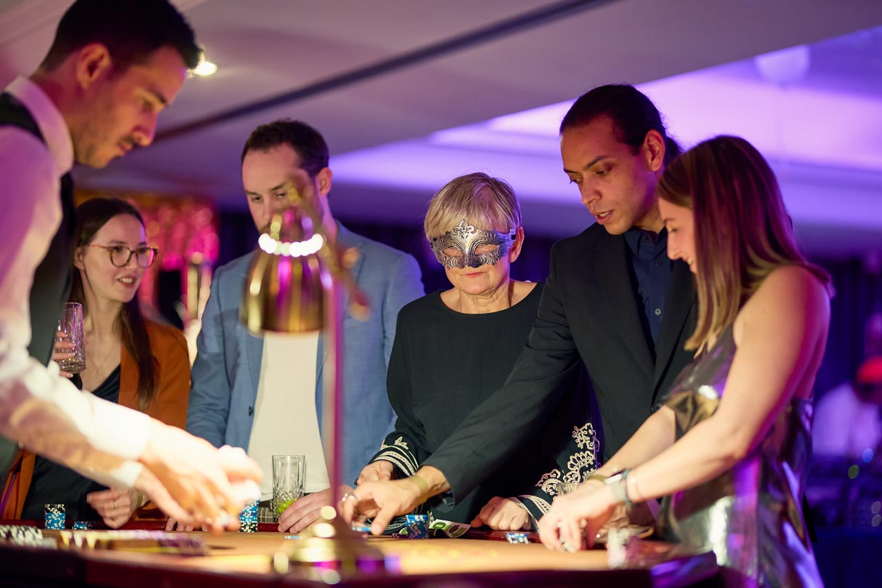 Photographe Soirée d'Entreprise : Soirée Casino pour les employés de l'Hotel Renaissance à la soirée de fin d'année - La Défense, Paris - © Laurent Delisle