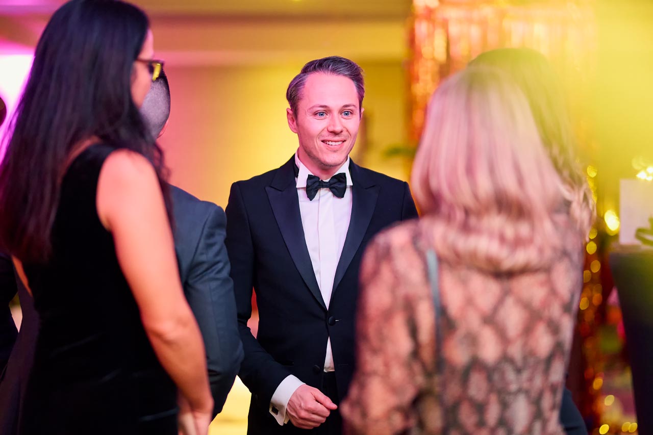 Photographe Soirée d'Entreprise : Tenues de soirée pour la Soirée Casino de fin d'année à l'Hotel Renaissance - La Défense, Paris - © Laurent Delisle